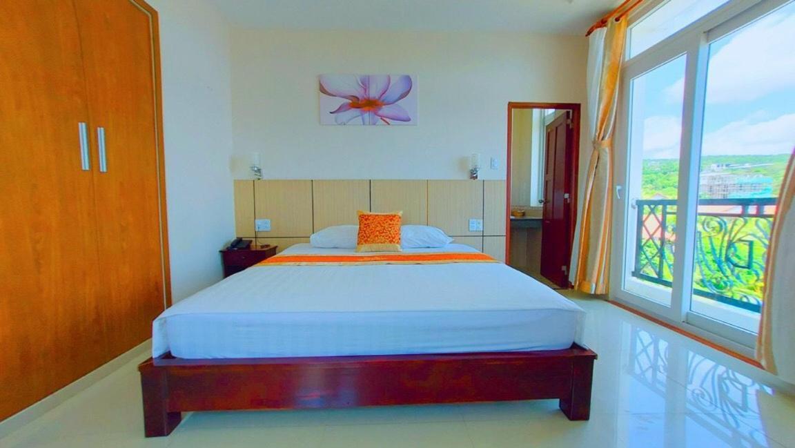 Victoria Phu Quoc Hotel Beachfront Night Market Exterior photo