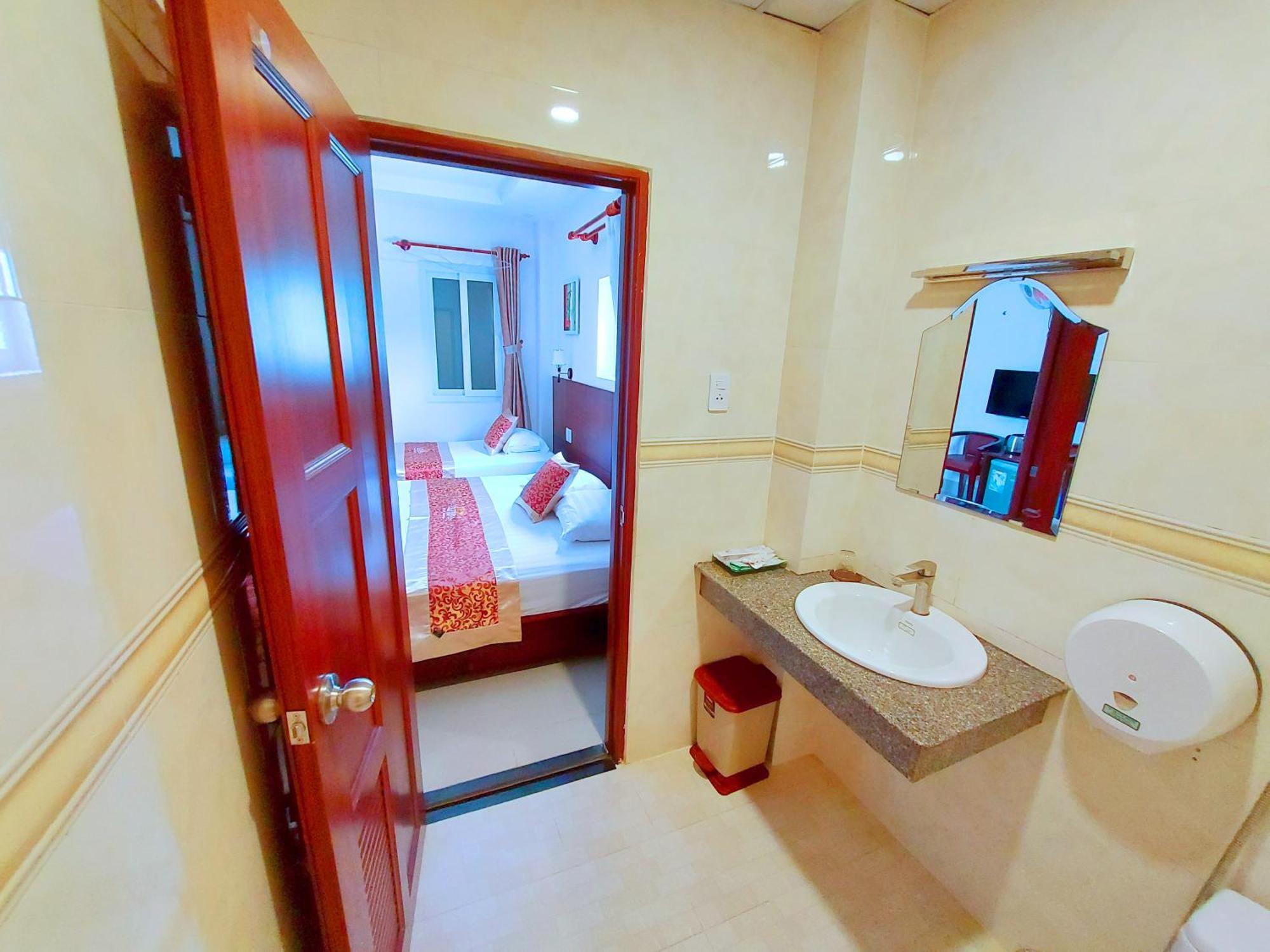 Victoria Phu Quoc Hotel Beachfront Night Market Room photo